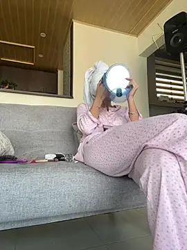 Ameellie online show from January 3, 2025, 3:33 pm