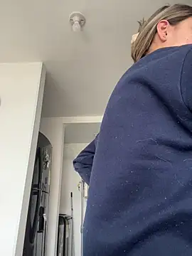 Ameellie online show from March 17, 2026, 3:37 pm