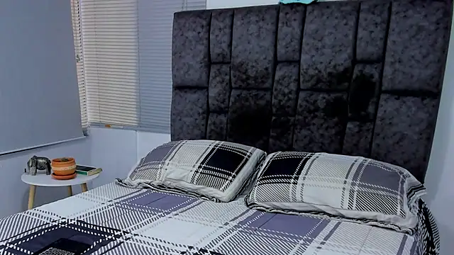 Snapshot of Zack_Froone chatting on February 5, 2025, 1:54 pm Zack Froone online show from February 5, 2025, 1:54 pm