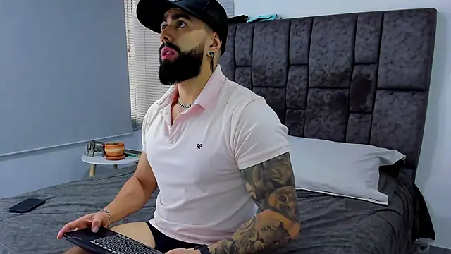 Snapshot of Zack_Froone chatting on February 17, 2025, 2:26 pm Zack Froone online show from February 17, 2025, 2:26 pm