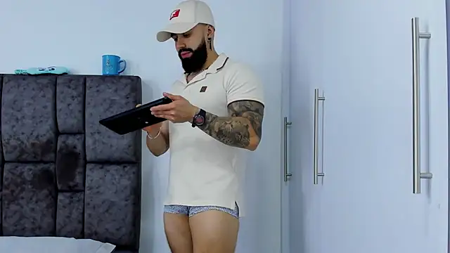 Snapshot of Zack_Froone chatting on February 22, 2025, 5:13 pm Zack Froone online show from February 22, 2025, 5:13 pm