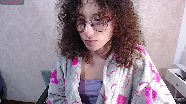 little  amy  online show from November 19, 2025, 7:41 am