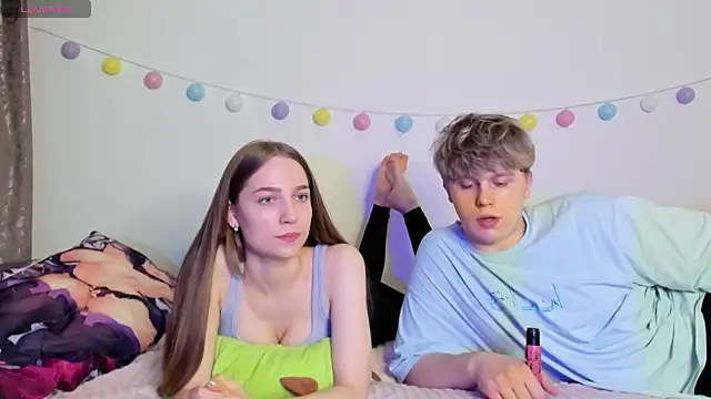 Emily and Ilumi online show from December 26, 2024, 7:05 pm