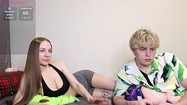 Emily and Ilumi online show from March 25, 2026, 11:44 pm