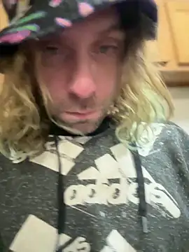 4kUsh2Fashion0 online show from December 21, 2024, 5:40 pm