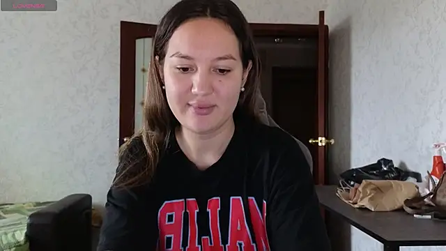 Nelly Fischer online show from April 14, 2026, 7:25 am