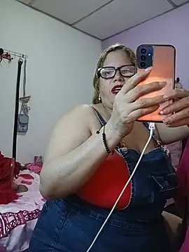 EllisW8 online show from July 27, 2026, 11:01 pm