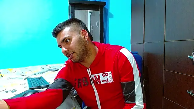 2ScarletandRyan8 online show from January 18, 2025, 1:08 pm