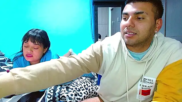 2ScarletandRyan8 online show from January 27, 2025, 1:09 pm