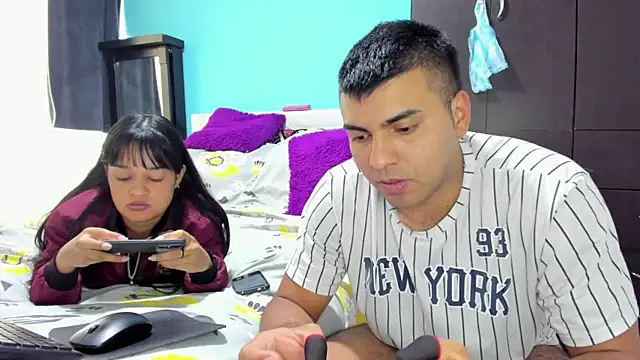 2ScarletandRyan8 online show from November 20, 2025, 1:11 pm