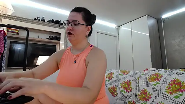 ILoveToFeelU online show from November 22, 2025, 6:40 pm