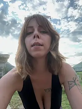 Mia Railey online show from July 26, 2026, 5:42 pm