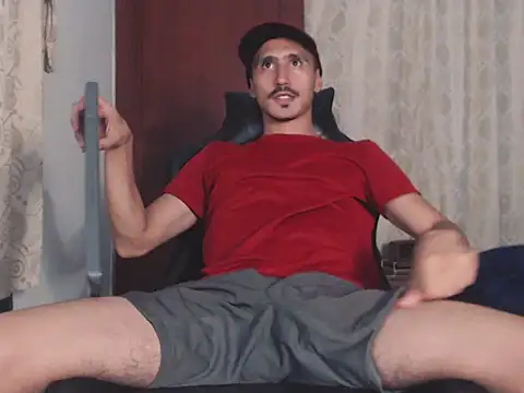 HomeAloneK online show from October 15, 2025, 7:47 pm