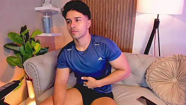 liam collins21 online show from December 3, 2025, 12:03 pm