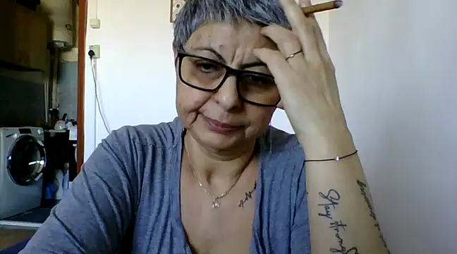 roseblak42 online show from March 20, 2025, 2:21 pm