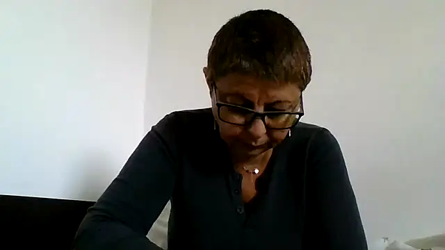 roseblak42 online show from October 1, 2025, 12:00 pm