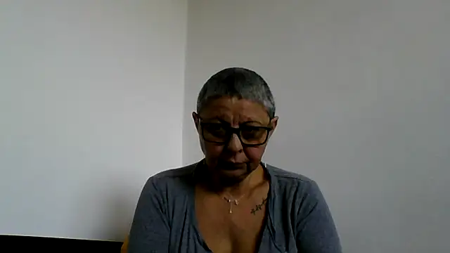 roseblak42 online show from November 22, 2025, 10:36 am