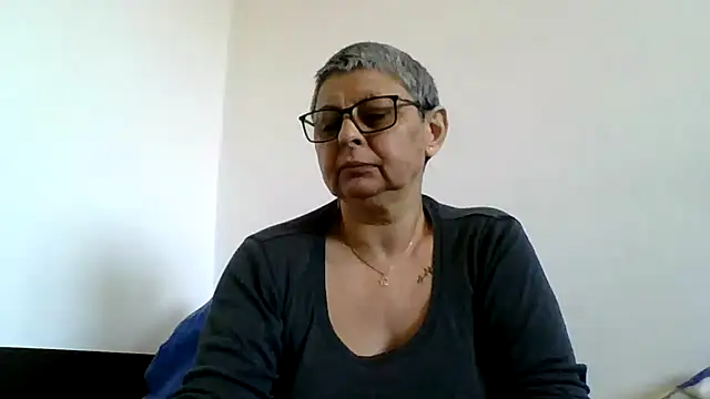 roseblak42 online show from May 2, 2026, 4:01 pm
