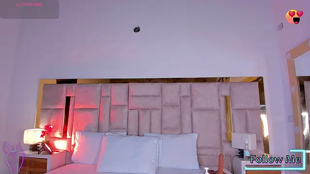 Miss Abigail  online show from October 17, 2025, 1:25 pm