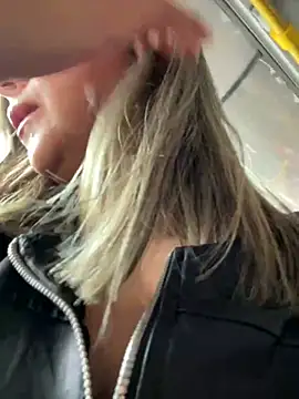  Abril-Office1 online show from December 26, 2024, 5:40 pm