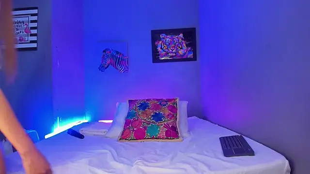 IsabellaSpencer online show from February 1, 2025, 10:13 pm