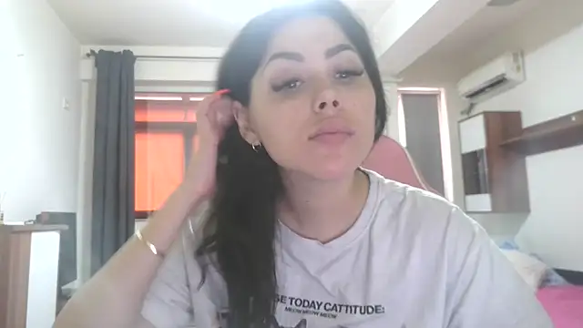 Snapshot of LovelyJulliette chatting on June 9, 2026, 12:50 pm LovelyJulliette online show from June 9, 2026, 12:50 pm