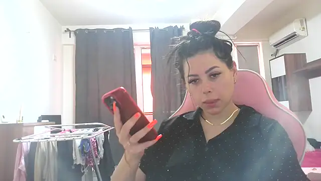 Snapshot of LovelyJulliette chatting on June 19, 2026, 12:31 pm LovelyJulliette online show from June 19, 2026, 12:31 pm