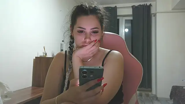 Snapshot of LovelyJulliette chatting on July 5, 2026, 6:15 pm LovelyJulliette online show from July 5, 2026, 6:15 pm