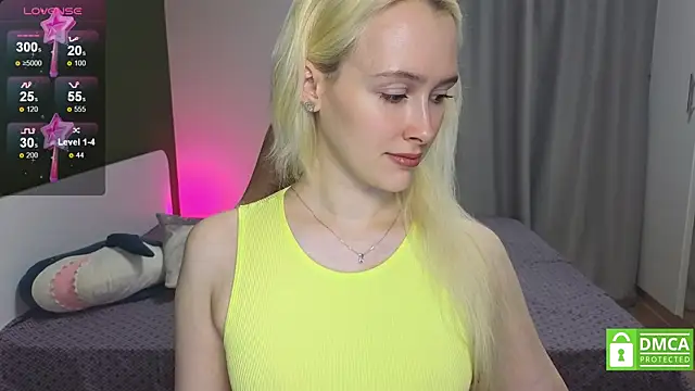 Snapshot of CaseyLabow chatting on October 31, 2025, 2:23 am CaseyLabow online show from October 31, 2025, 2:23 am