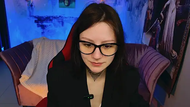 VeliraBraitberg online show from April 19, 2026, 12:04 pm