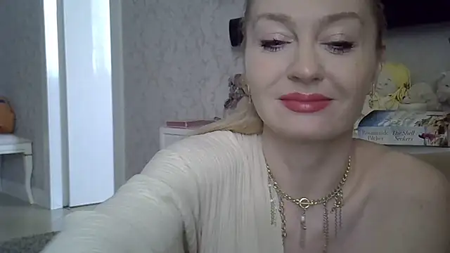 ZarinaSwift online show from February 22, 2026, 6:24 am