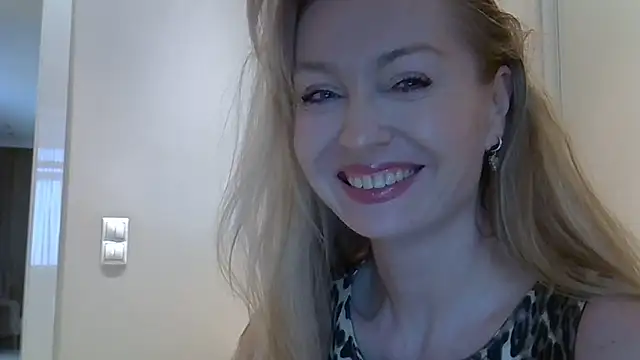 ZarinaSwift online show from March 28, 2026, 10:59 am