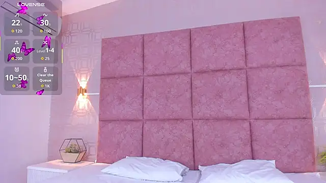 LiaVelez online show from February 17, 2026, 1:51 pm