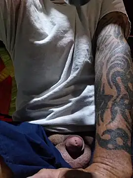 Snapshot of Hotbodyscottie chatting on May 4, 2026, 9:27 am Hotbodyscottie online show from May 4, 2026, 9:27 am