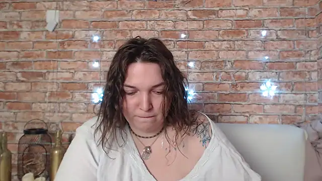 Amelia Kiss  online show from January 16, 2025, 7:07 am