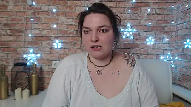 Amelia Kiss  online show from January 31, 2025, 6:46 am