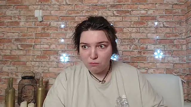 Amelia Kiss  online show from February 5, 2025, 12:42 am