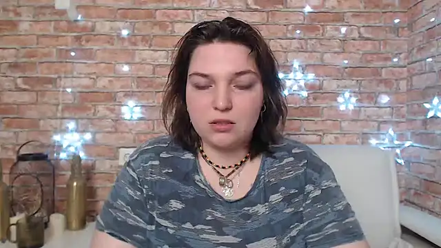 Amelia Kiss  online show from March 19, 2025, 3:52 am