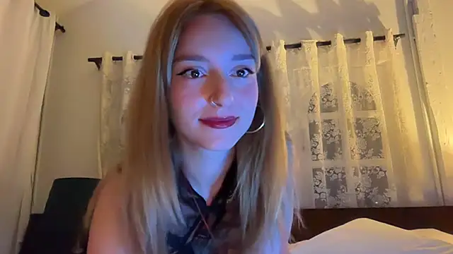 Snapshot of SirenaBelle chatting on March 21, 2026, 10:35 pm SirenaBelle online show from March 21, 2026, 10:35 pm