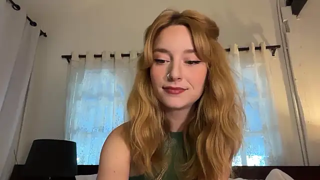 Snapshot of SirenaBelle chatting on April 25, 2026, 2:36 am SirenaBelle online show from April 25, 2026, 2:36 am