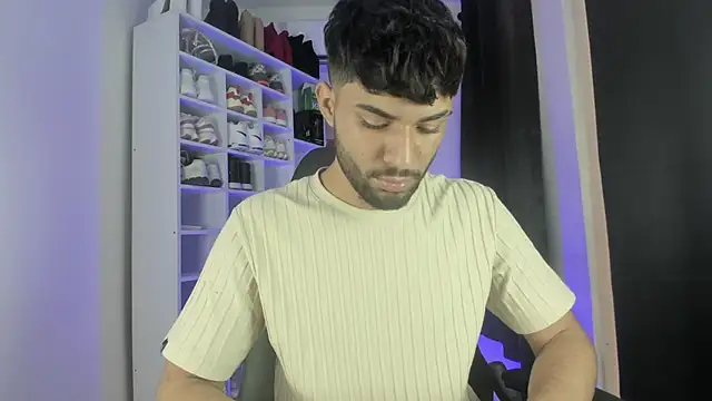 Snapshot of Alex_BigDickkk chatting on October 24, 2025, 8:27 pm Alex BigDickkk online show from October 24, 2025, 8:27 pm