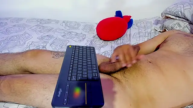 Snapshot of Bad_Couple_1 chatting on December 27, 2024, 8:24 am Bad Couple 1 online show from December 27, 2024, 8:24 am