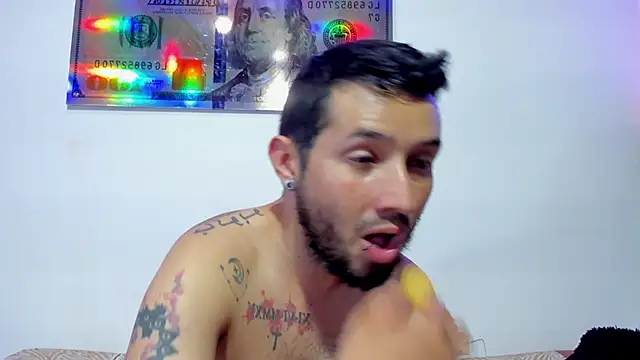 Snapshot of Bad_Couple_1 chatting on January 8, 2025, 7:55 am Bad Couple 1 online show from January 8, 2025, 7:55 am