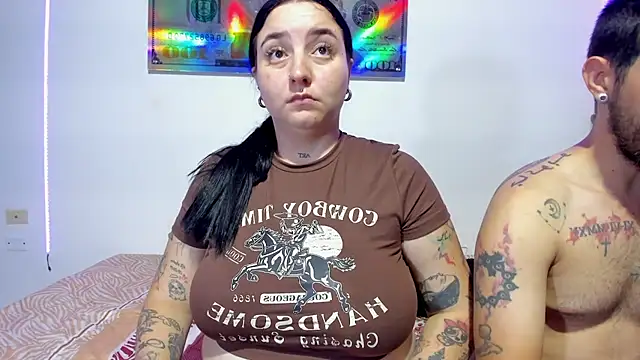 Snapshot of Bad_Couple_1 chatting on January 10, 2025, 4:12 am Bad Couple 1 online show from January 10, 2025, 4:12 am