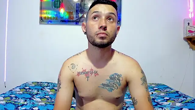 Snapshot of Bad_Couple_1 chatting on January 19, 2025, 2:15 am Bad Couple 1 online show from January 19, 2025, 2:15 am