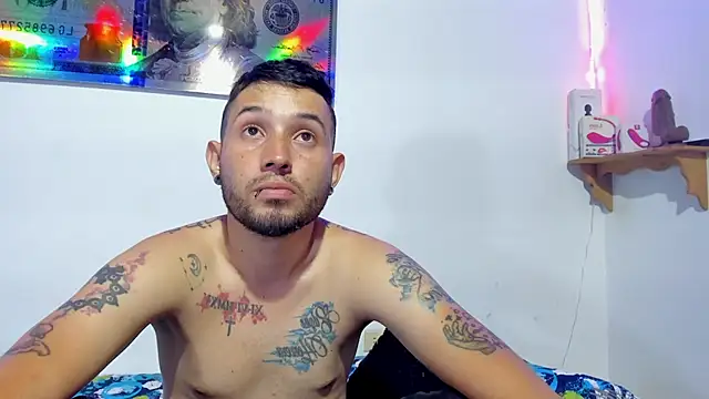 Snapshot of Bad_Couple_1 chatting on January 21, 2025, 6:00 am Bad Couple 1 online show from January 21, 2025, 6:00 am