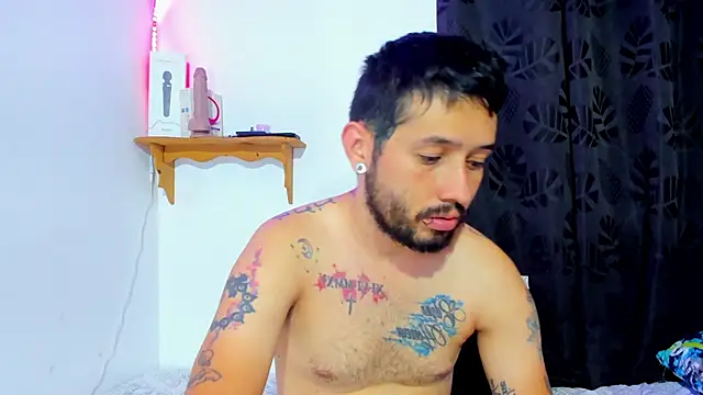 Snapshot of Bad_Couple_1 chatting on February 22, 2025, 7:01 am Bad Couple 1 online show from February 22, 2025, 7:01 am