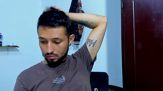 Snapshot of Bad_Couple_1 chatting on October 28, 2025, 12:47 am Bad Couple 1 online show from October 28, 2025, 12:47 am