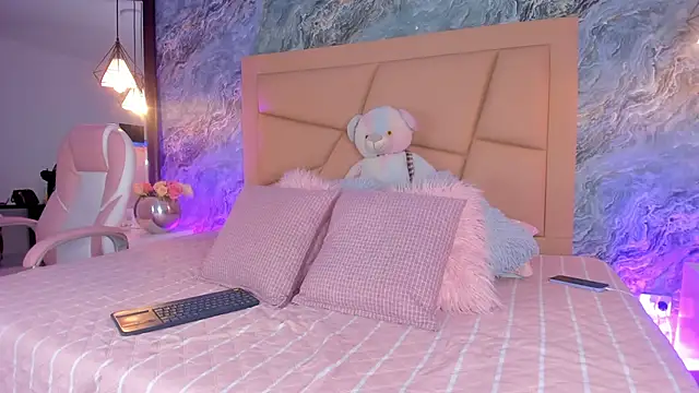 Snapshot of _Hollywood_1 chatting on October 7, 2025, 6:54 am Hollywood 1 online show from October 7, 2025, 6:54 am