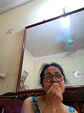 Snapshot of Hotestlove chatting on April 13, 2026, 12:27 am Hotestlove online show from April 13, 2026, 12:27 am